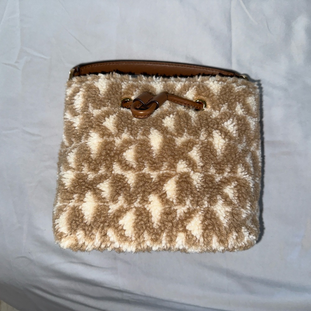 Michael Kors Sherpa bucket bag - Picture 2 of 2
